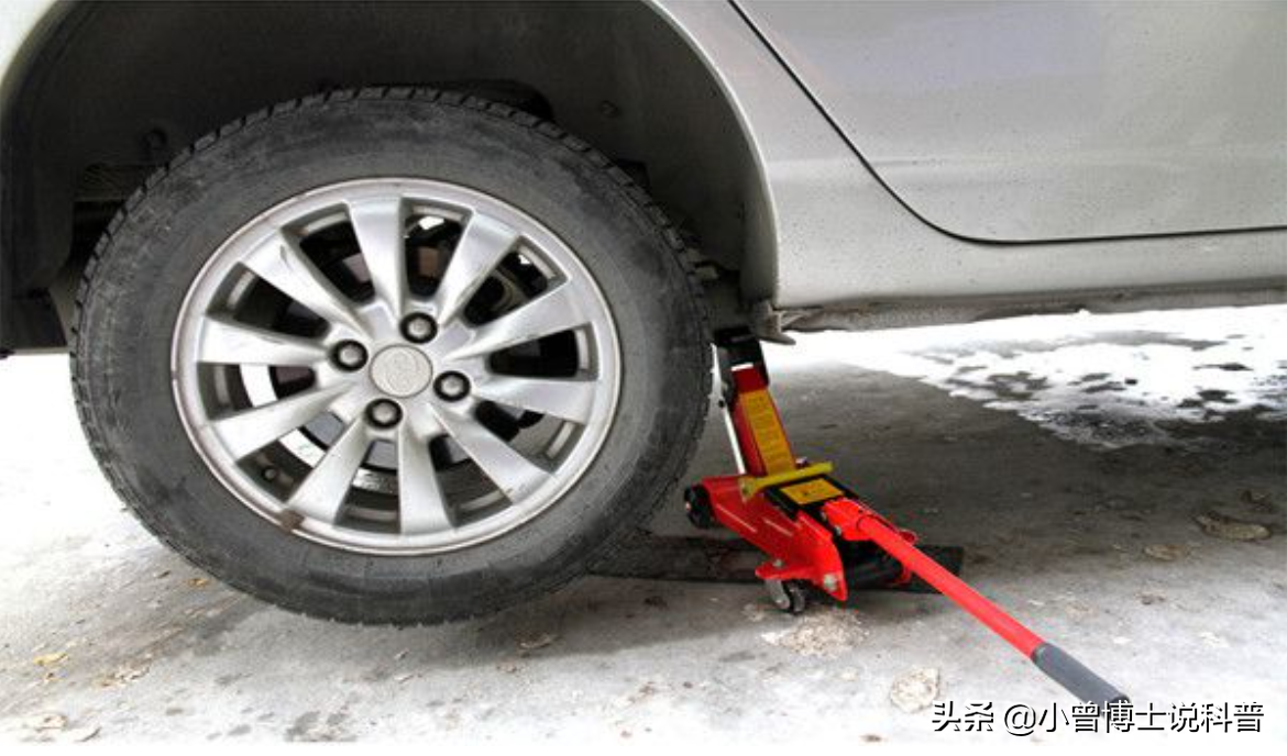 千斤頂為啥能頂起百噸重物？是何原理？看完就明白
