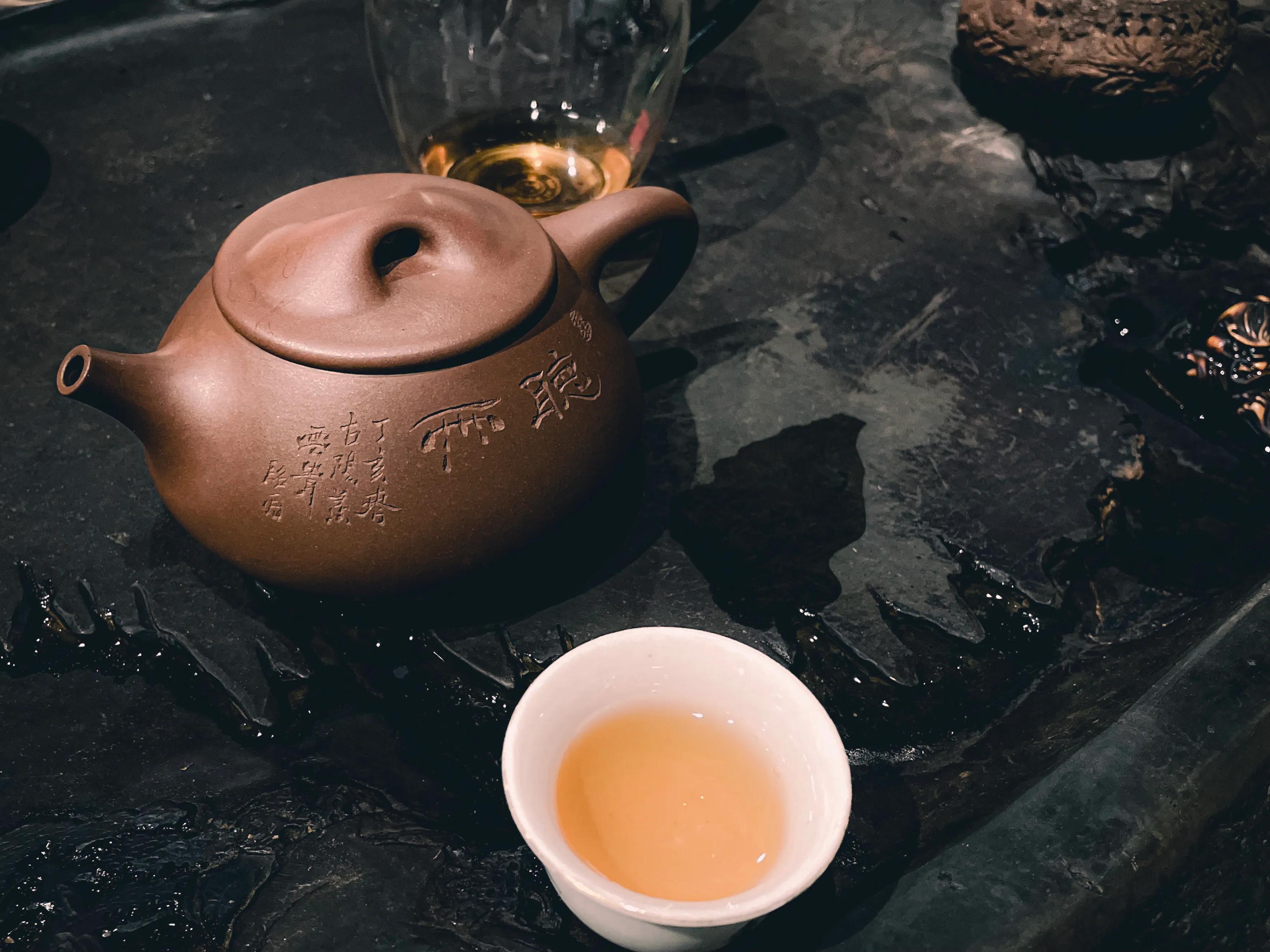 普洱茶的功效與作用有哪些(普洱茶有什么副作用和禁忌)