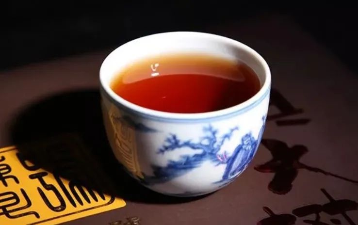 秋冬季節(jié)喝什么茶對身體好(冬天喝什么茶比較養(yǎng)生)
