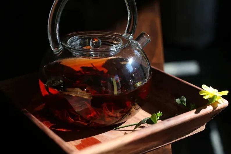 秋冬季節(jié)喝什么茶對身體好(冬天喝什么茶比較養(yǎng)生)