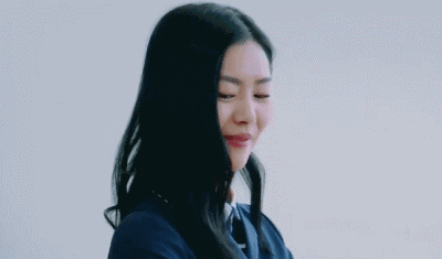 腰包只系在腰間太單調，不如換種時髦的背法