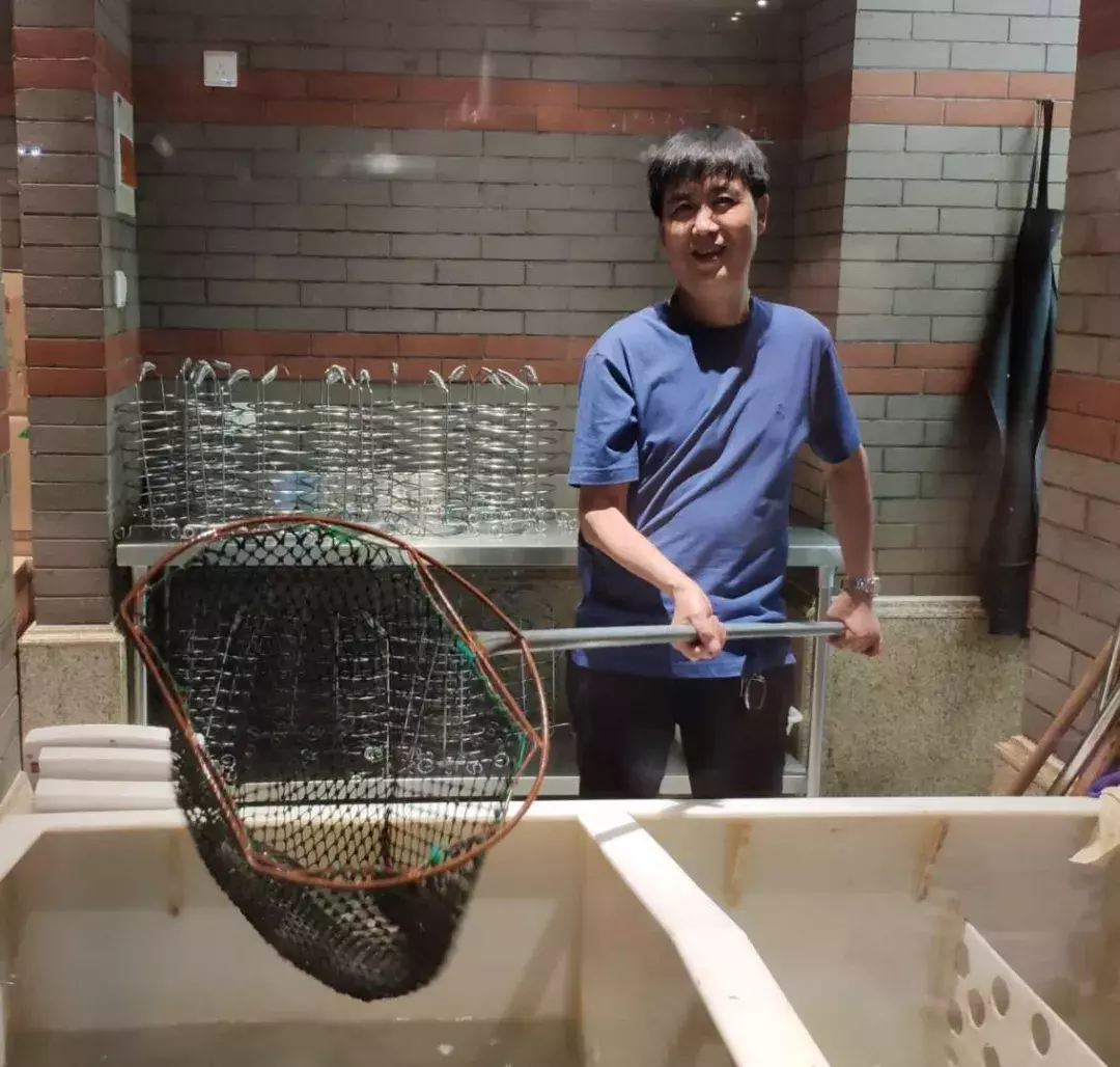 三四斤重的斑魚(yú)，只能削出40片魚(yú)片？無(wú)錫這家西北火鍋，不一般！