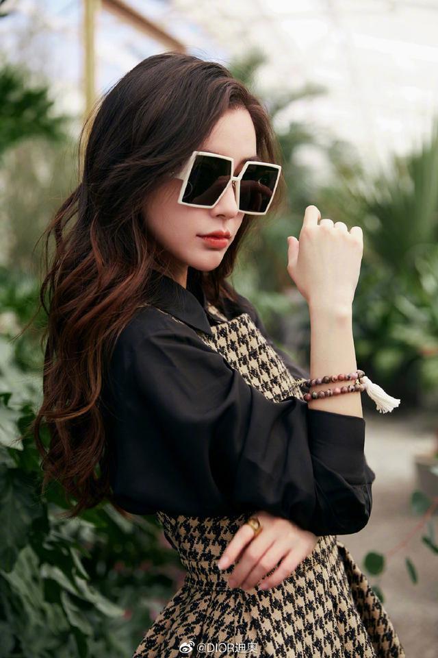 個(gè)性知足！Angelababy、袁冰妍大愛(ài)DIOR迪奧30MONTAIGNE太陽(yáng)鏡