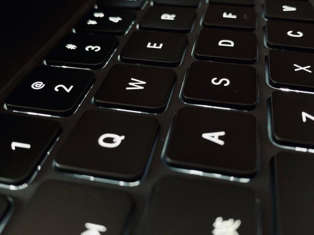 蘋果iPad新款Magic keyboard妙控鍵盤上手實(shí)測，手感很奇妙