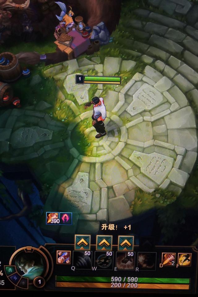 LOL(英雄聯(lián)盟對局)游戲中如何隱藏雙方名字