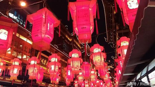 城隍廟新玩法，傳統(tǒng)與現(xiàn)代交融的新年味！