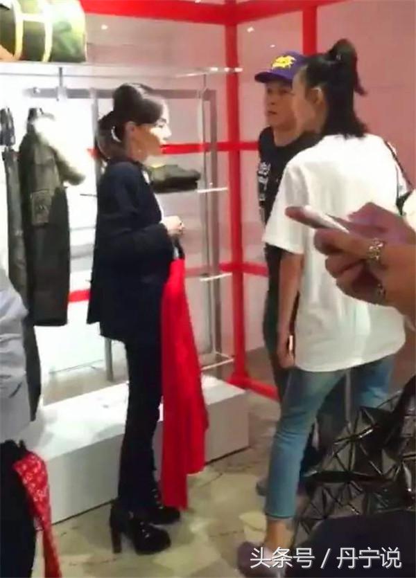 炒到59999元！街頭潮牌Supreme與奢侈品牌LV聯(lián)名的牛仔夾克