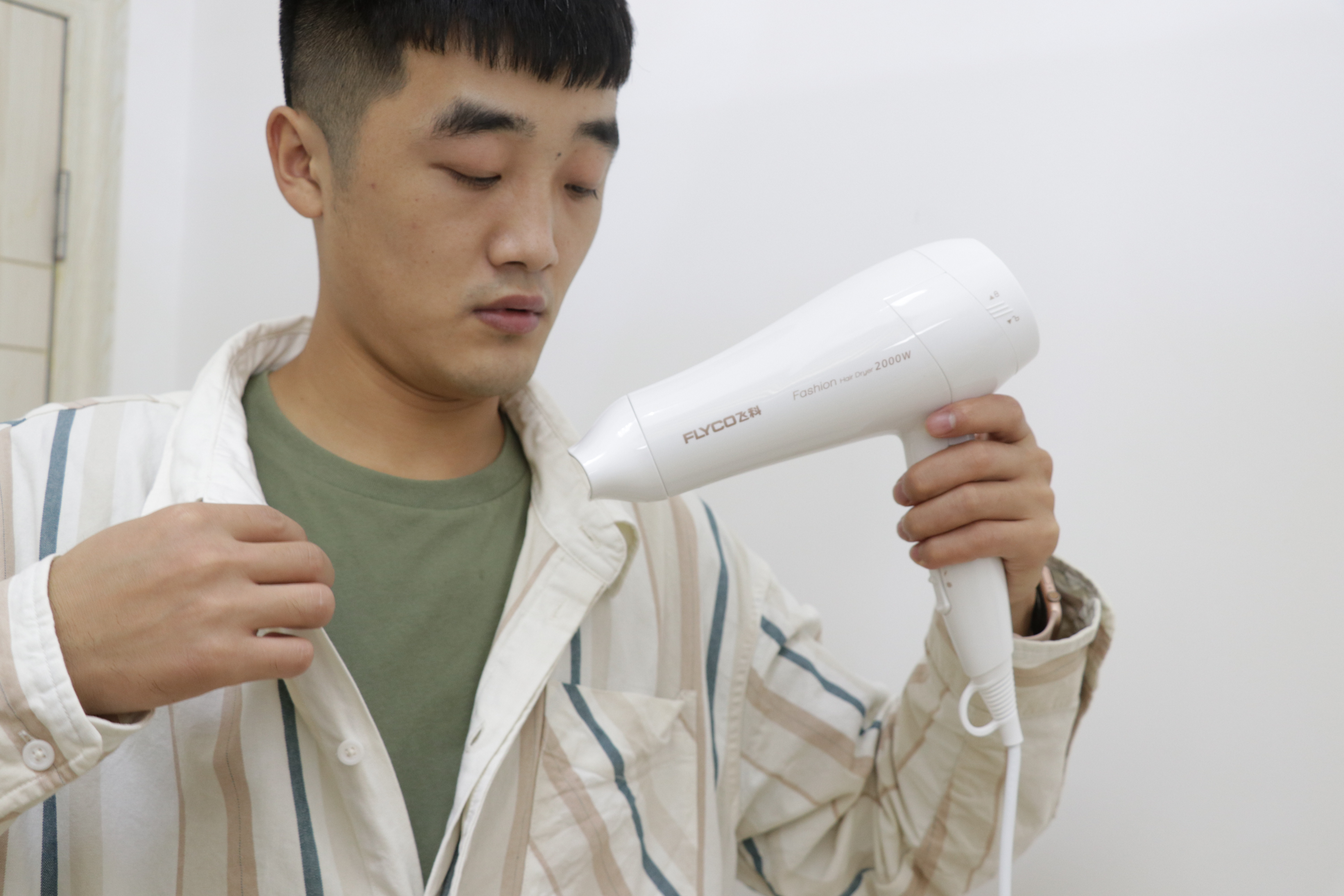 體驗(yàn)飛科電吹風(fēng)，6檔變速控溫+2000W大功率：價(jià)格太感人