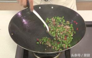 橄欖菜最好吃，最有營(yíng)養(yǎng)的做法，小時(shí)候媽媽經(jīng)常這樣做給我們吃