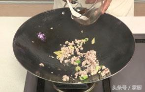 橄欖菜最好吃，最有營(yíng)養(yǎng)的做法，小時(shí)候媽媽經(jīng)常這樣做給我們吃