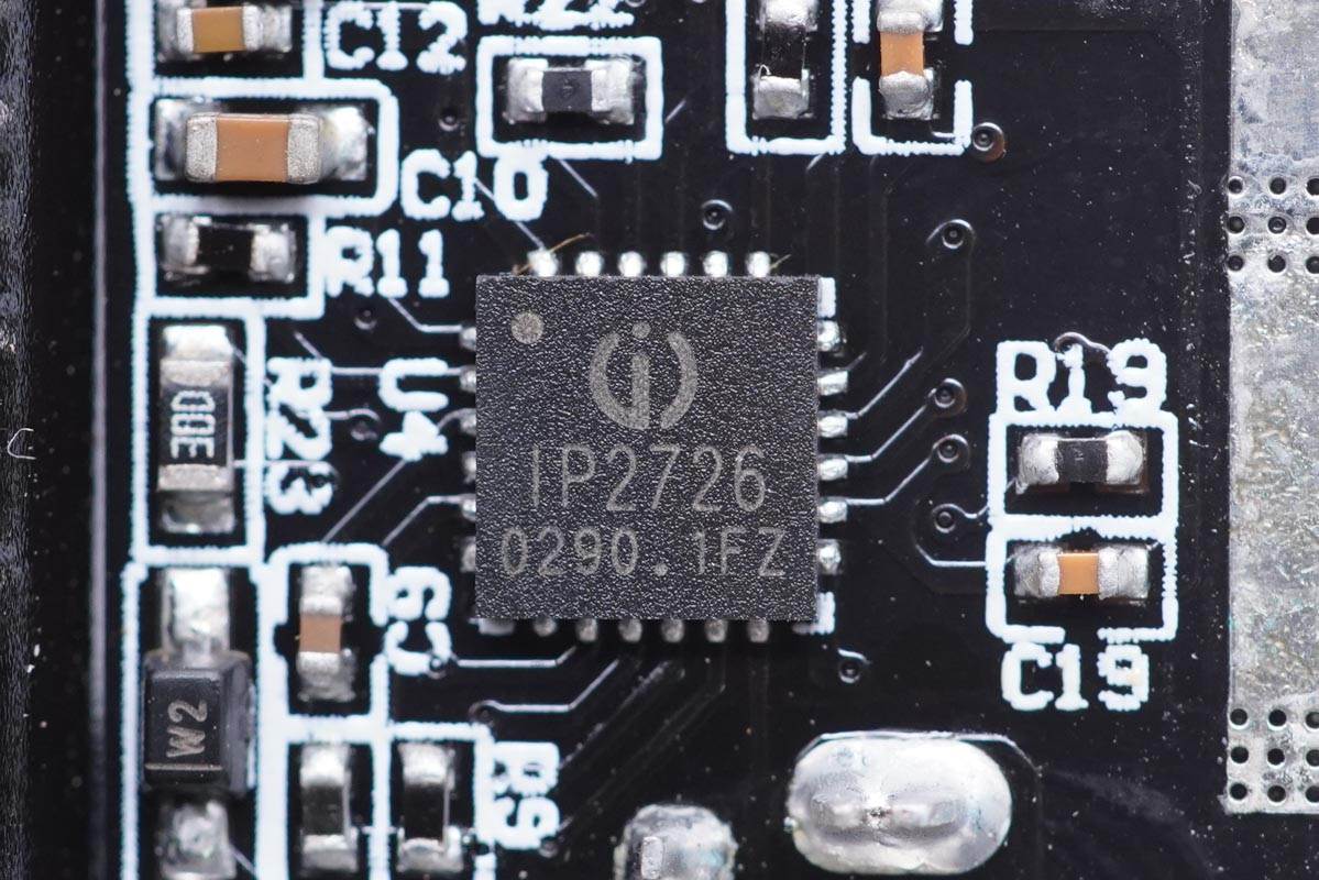 插座一哥公牛推出全新20W快充86面板，拆開看看75一個值不值得買