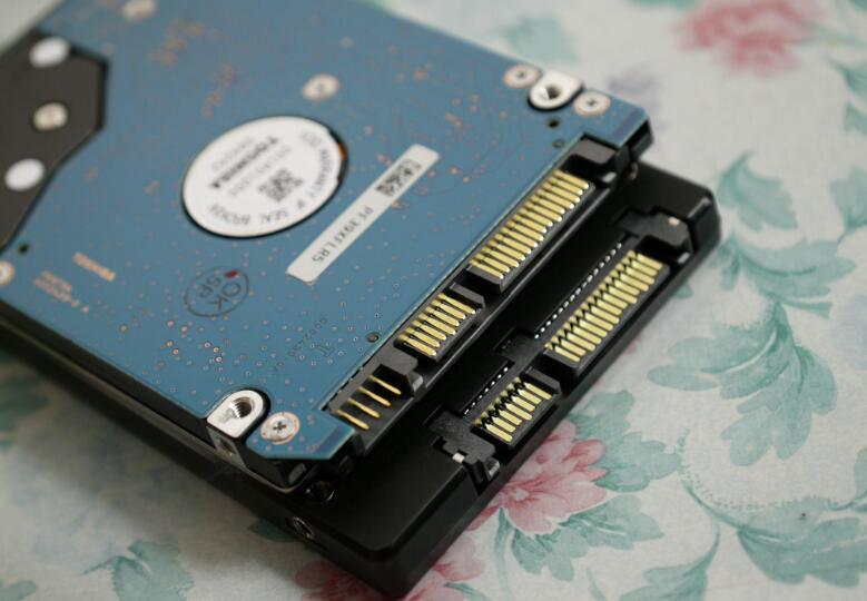 ssd硬盤和固態(tài)硬盤的區(qū)別是什么