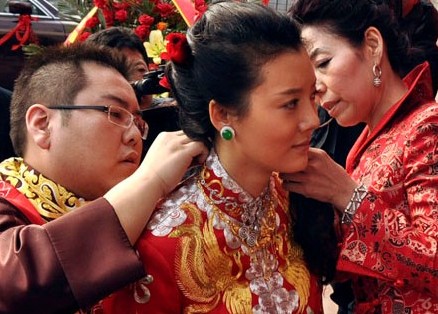 她出身名門神似王菲，湯唯為她當(dāng)綠葉，嫁40億丈夫也沒(méi)幸福！