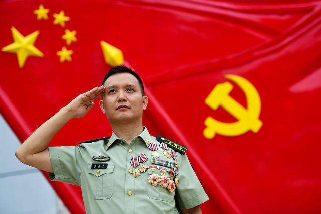 大校軍官咋識別，在軍中擔(dān)任啥職務(wù)？2分鐘必須介紹明白
