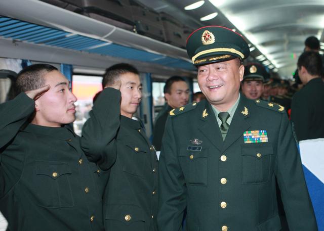 大校軍官咋識別，在軍中擔(dān)任啥職務(wù)？2分鐘必須介紹明白