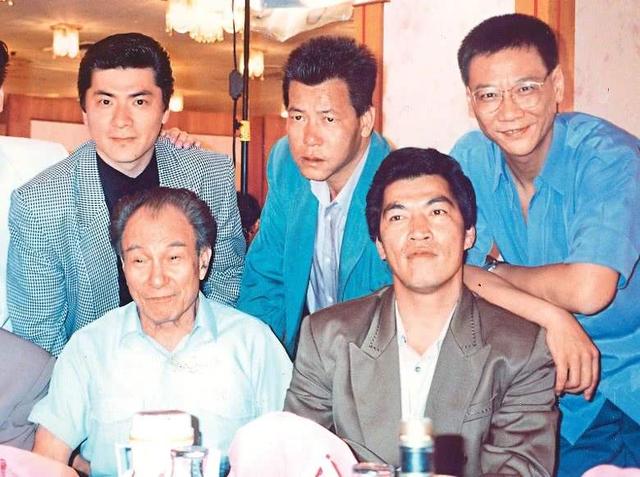 何家駒電影全部國(guó)語(yǔ)版(做過(guò)報(bào)人編劇導(dǎo)演)(11)