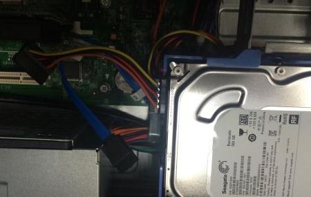 電腦黑屏主機開不了機怎么辦