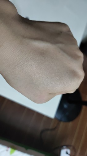 紅地球粉底液怎么樣是哪國產(chǎn)品適合油皮嗎，混合皮真實(shí)上妝體驗(yàn)