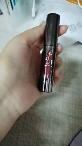 吾妖妝唇釉怎么樣是什么品牌，推薦熱門色號(hào)(05橘色試色)