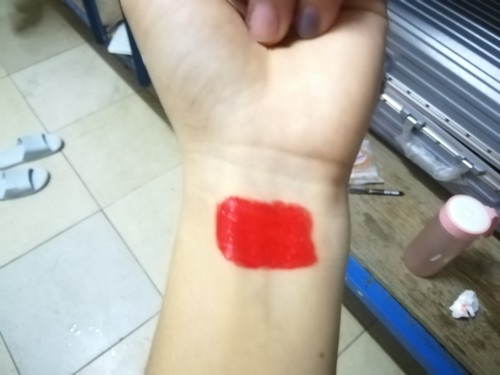 吾妖妝唇釉怎么樣是什么品牌，推薦熱門色號(hào)(05橘色試色)