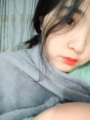 吾妖妝唇釉怎么樣是什么品牌，推薦熱門色號(hào)(05橘色試色)