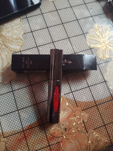 吾妖妝唇釉怎么樣是什么品牌，推薦熱門色號(hào)(05橘色試色)