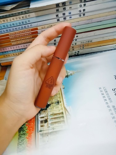 3ce唇釉怎么樣在韓國(guó)什么檔次，推薦最火色號(hào)taupe(韓國(guó)一線品牌)
