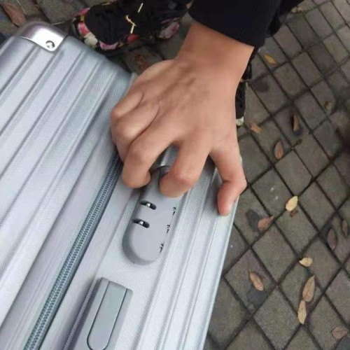 淘寶尚層行李箱質(zhì)量怎么樣是品牌好嗎，使用效果評測(國產(chǎn))